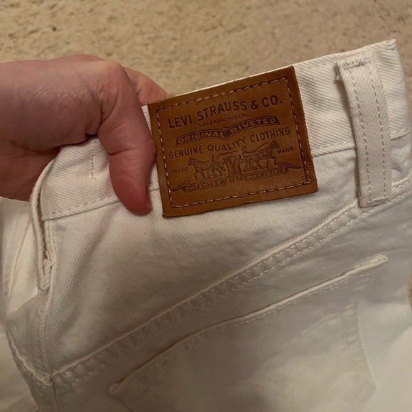 Levi’s High Loose Short in White - Picture 6 of 7
